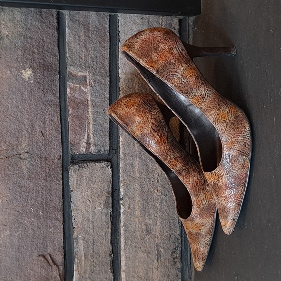 Moda Spana Pointed Leather Heels